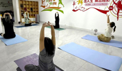 ​霞山区友谊街道工会开展瑜伽健身活动