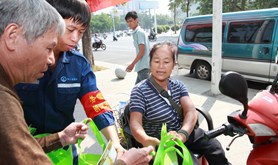 湛江市开展劳模先锋队创卫宣传活动