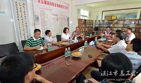 江少霞一行到坡头区指导工会工作