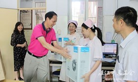 霞山区总工会慰问一线白衣天使