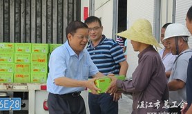 坡头区总工会开展“送清凉”慰问活动