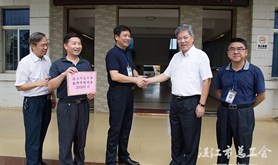 朱华雄率队看望慰问我市教育工作者