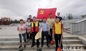 市总工会机关一支部到五一广场开展党日活动