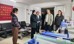 湛江市总工会领导到赤坎区沙湾街道开展“平安夜访”行动