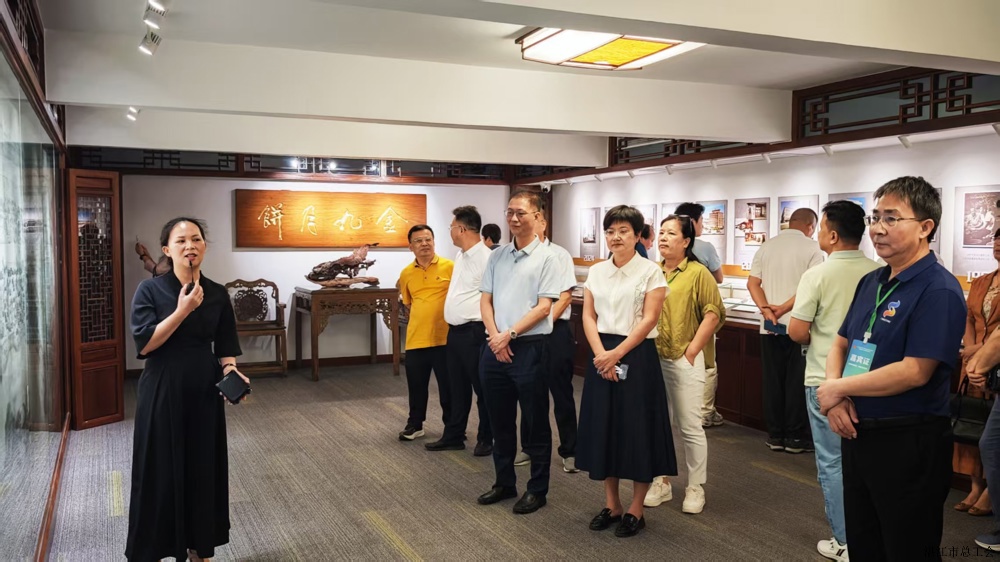 7645baf2d714416a886a727123138cf4.jpg 7645baf2d714416a886a727123138cf4.jpg