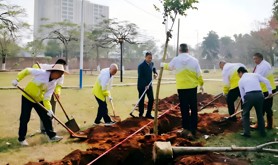 雷林公司组织女职工开展“巾帼林”植树节活动