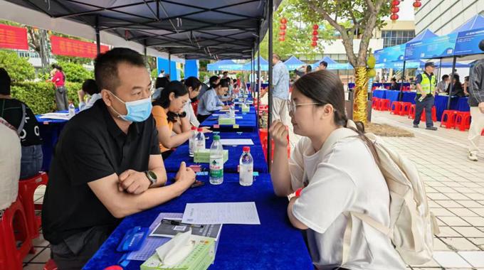 职引未来·筑梦港城！湛江工会助力高校毕业生就业