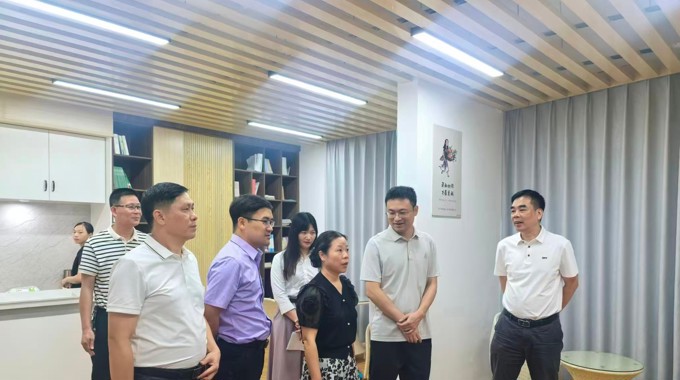 湛江市总工会领导到吴川市调研工会服务阵地建设