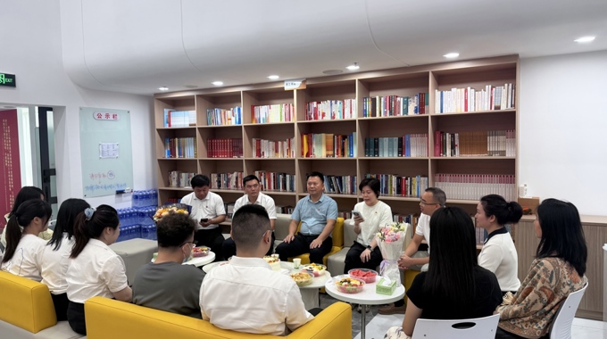 湛江市困难职工帮扶中心党支部举办“八一”建军节主题党日茶话会