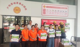 霞山区南站电商产业园工会驿站开展新业态劳动者集中入会活动